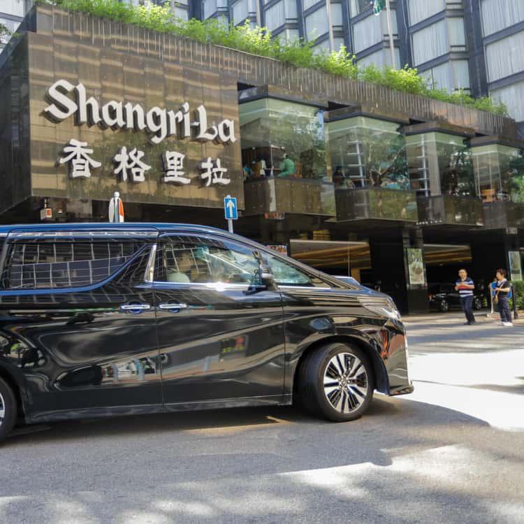Toyota Alphard K.K. Holiday siap melayani transportasi premium di Hong Kong dan China.