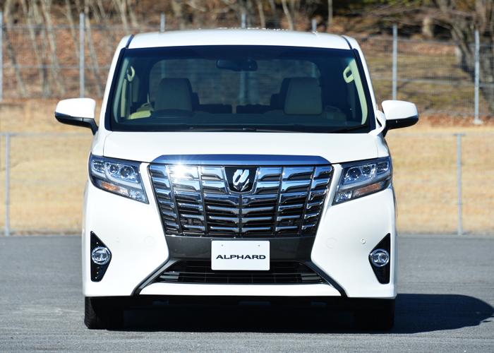 Toyota Alphard terbaru dari K.K. Holiday untuk layanan penjemputan dan pengantaran di Hong Kong, Macau, Shenzhen, stasiun kereta cepat, hotel, dan berbagai kota di Hong Kong serta China dengan layanan profesional dan nyaman.